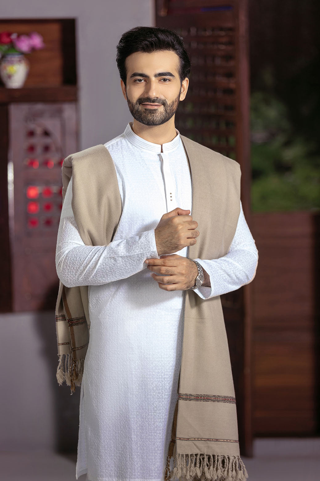 WHITE-CHICKANKARI-KURTA (KR21-001)