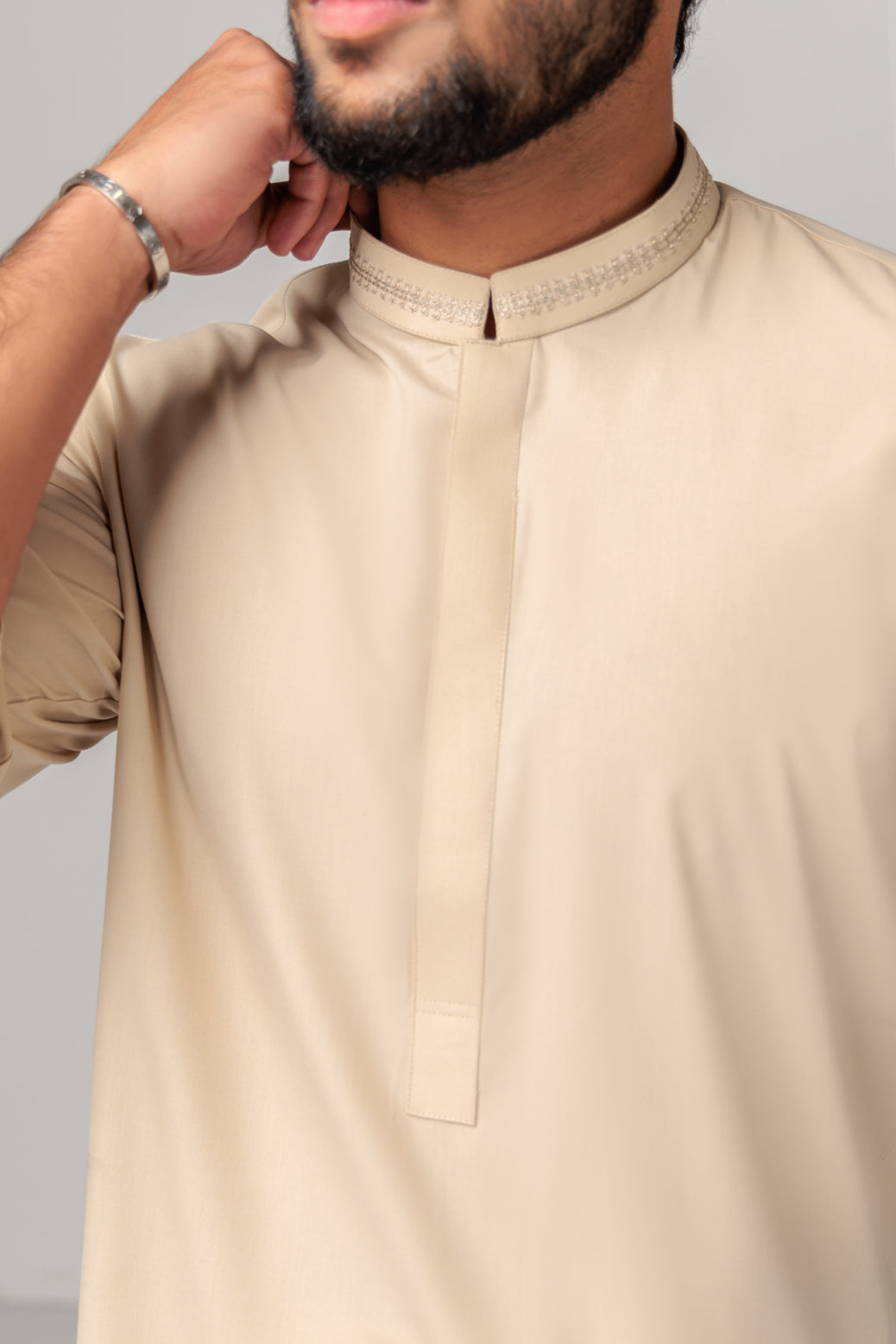 ASH-WHITE-BLENDED-KURTA SHALWAR (KSRS23-052)