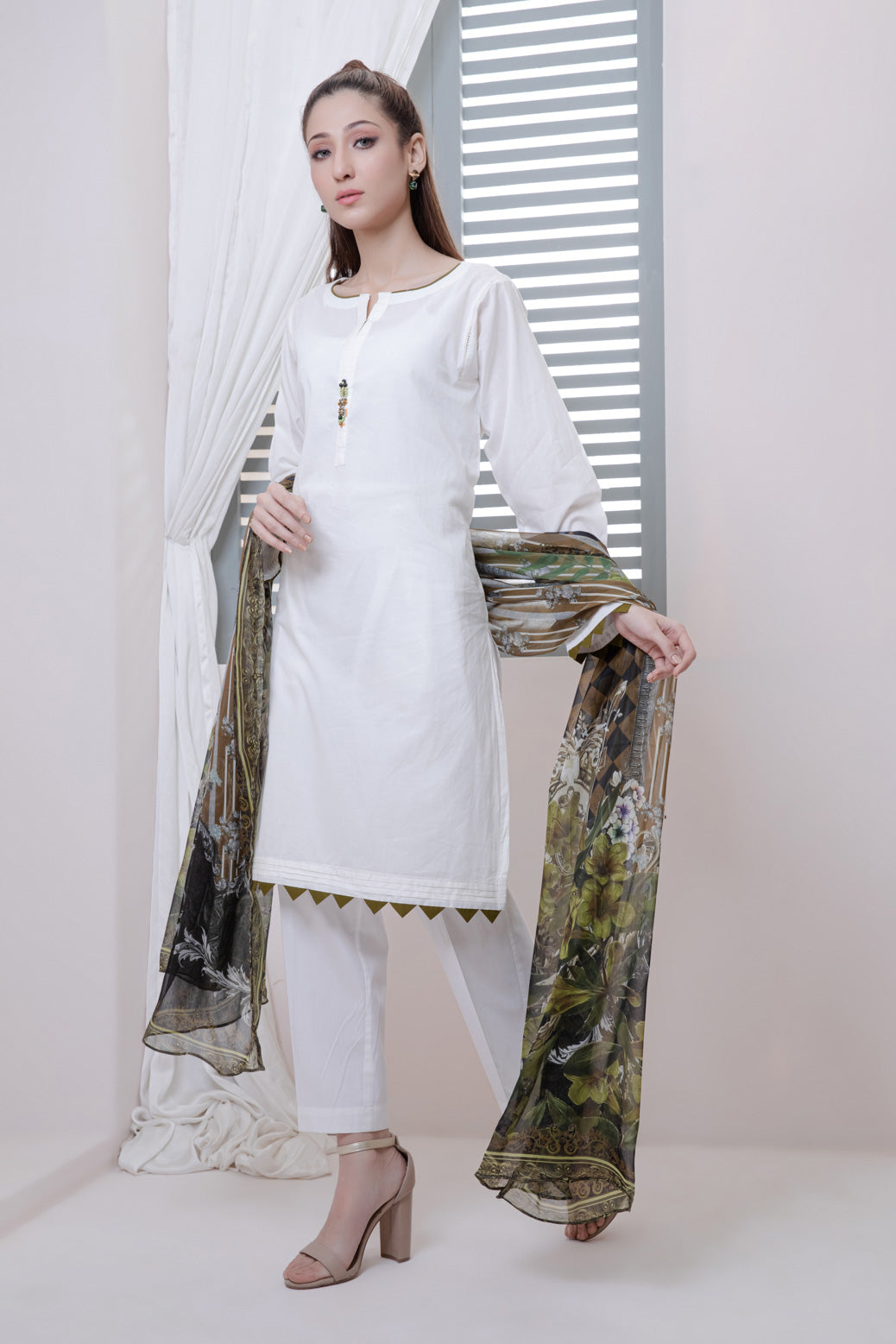 WHITE-LAWN-SUIT (RSK222P08)