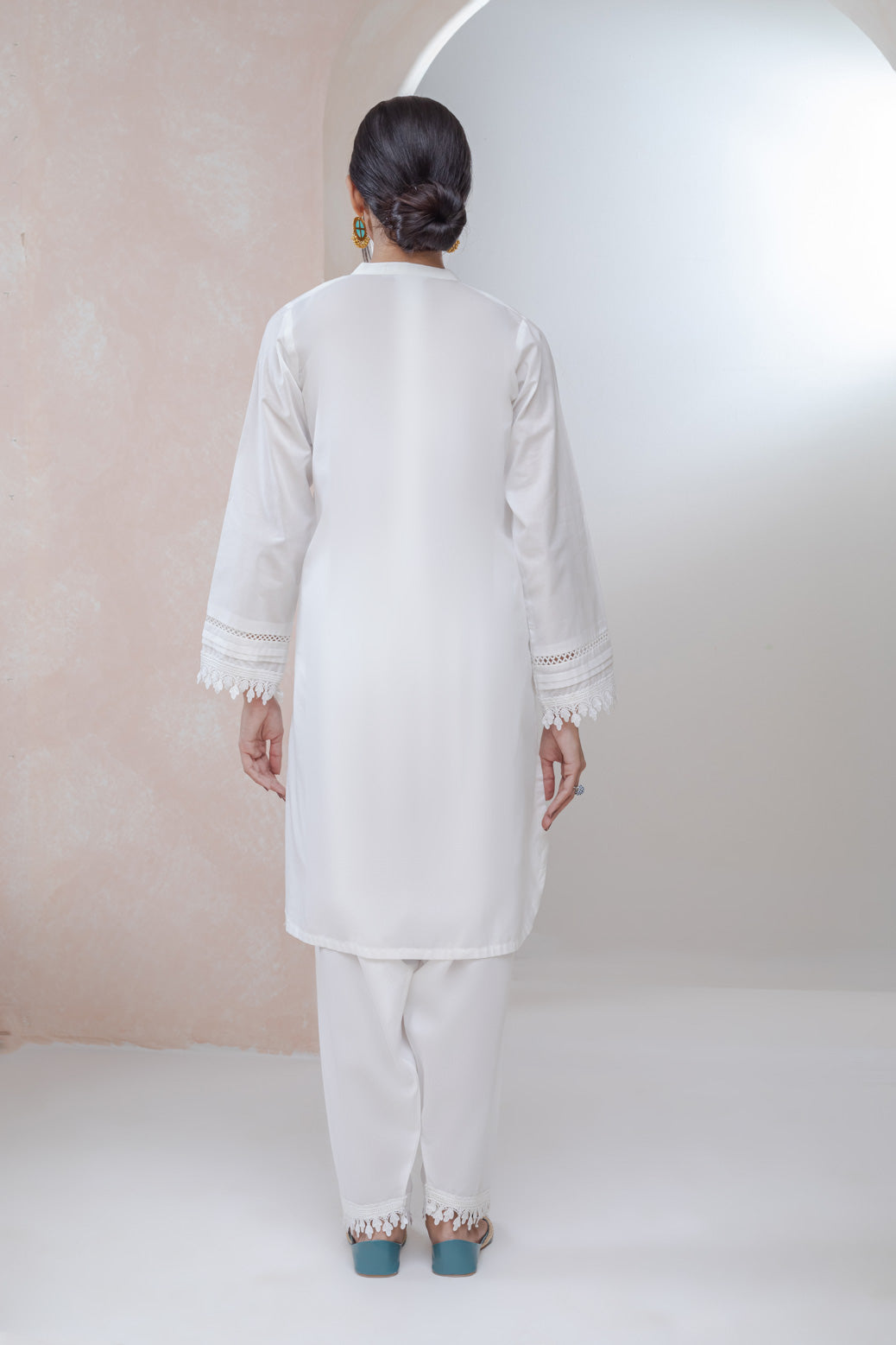 WHITE-LAWN-SUIT (SSK222P06)