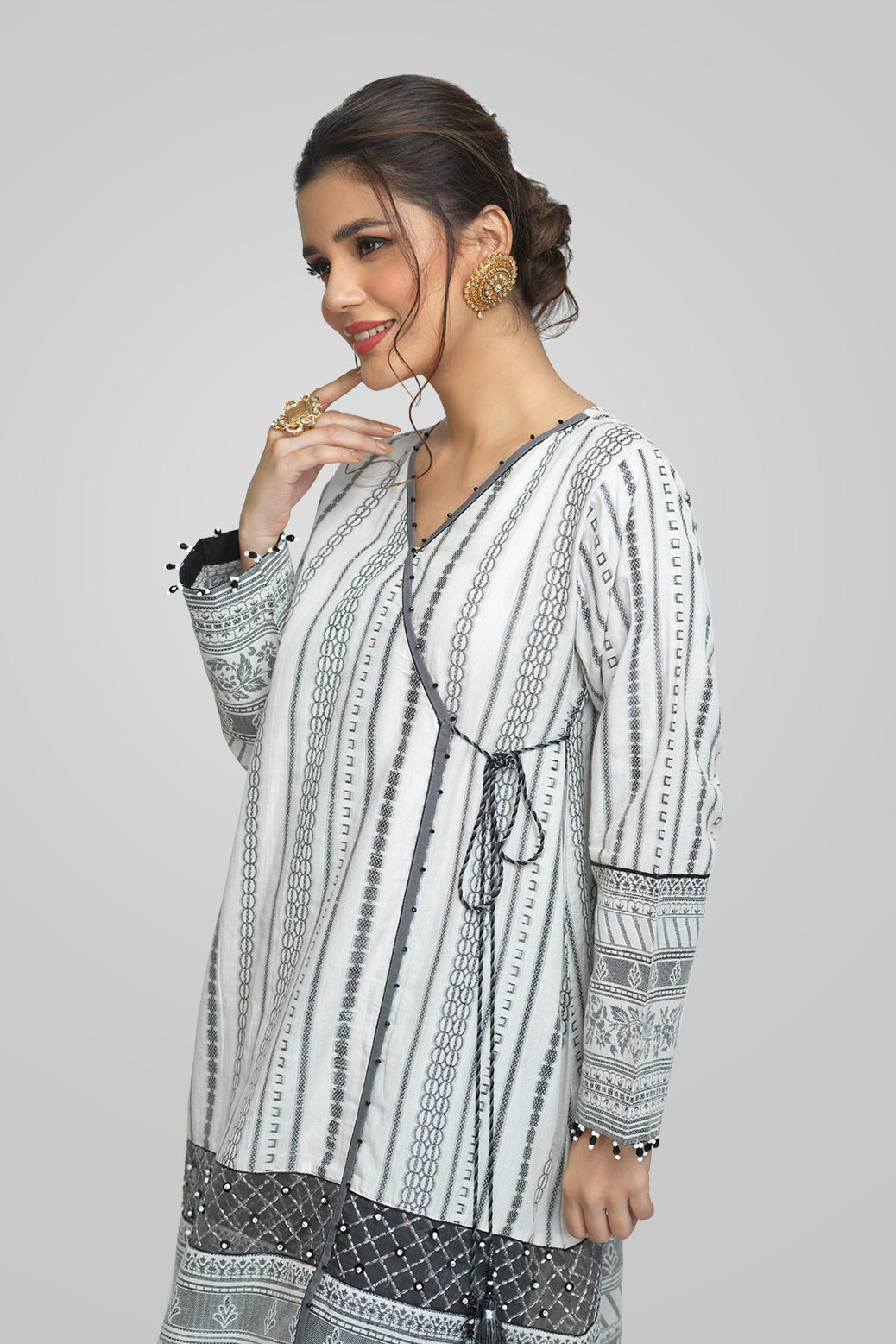 WHITE-JACQUARD-KURTI (UAJW211P02)