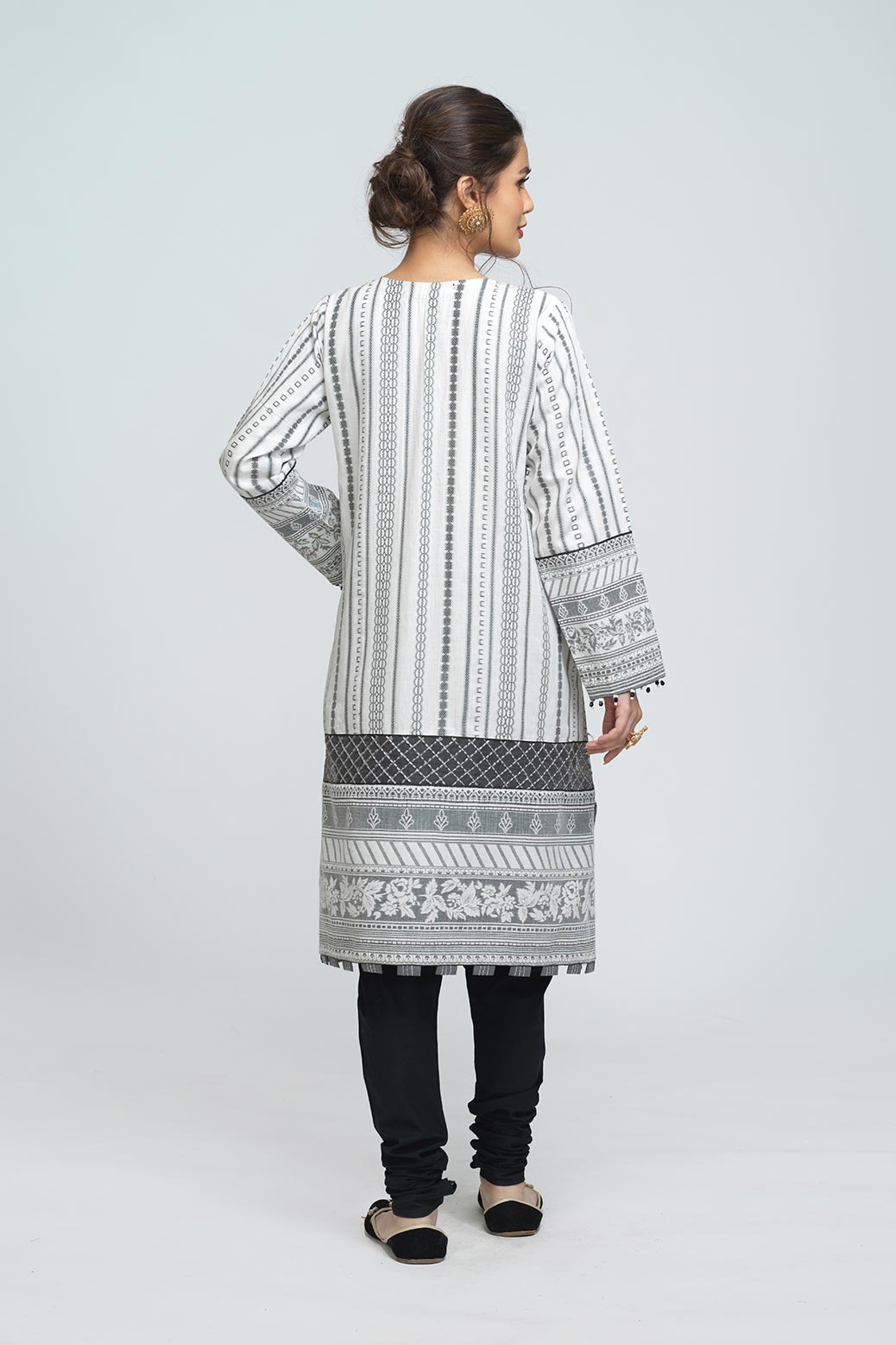 WHITE-JACQUARD-KURTI (UAJW211P02)